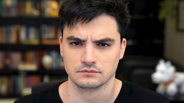 Felipe Neto deixa de ser seguido por plataforma YouTube e fica irritado: “passei 13 anos dando tudo pra eles”