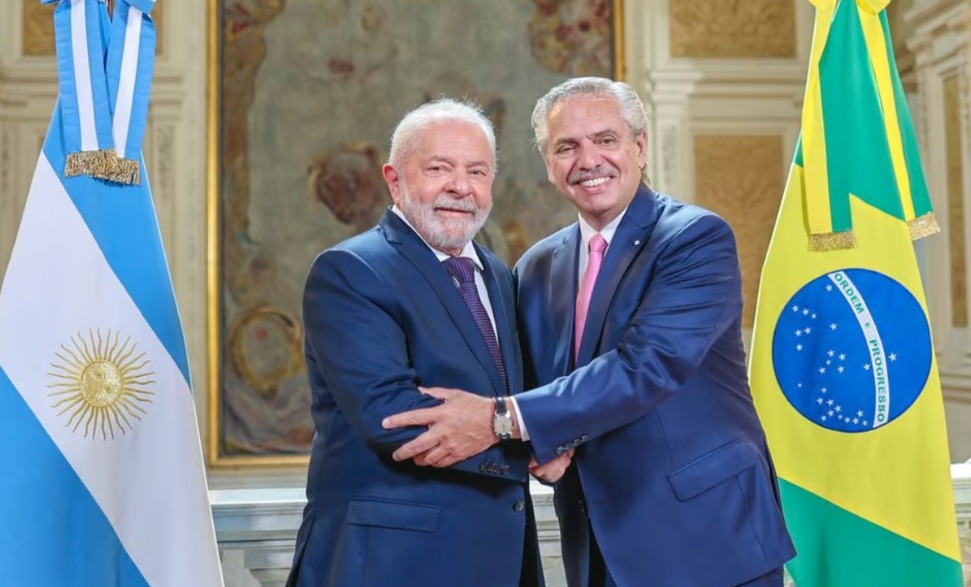 Não quer saber do Brasil: Lula se reuniu 3 vezes mais com governantes estrangeiros do que com parlamentares