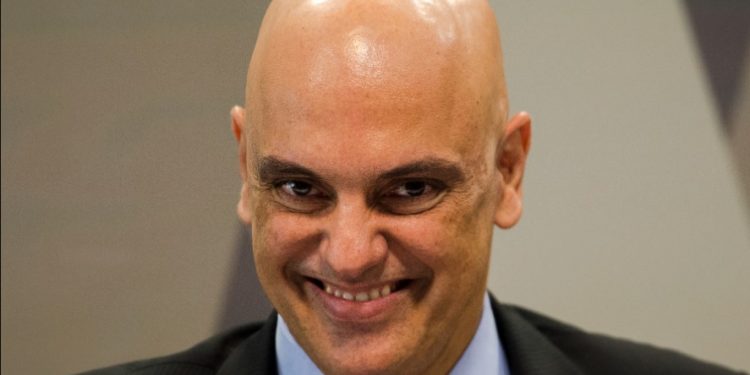 Ministro desiste de ser reconduzido ao TSE e Alexandre de Moraes deve aumentar sua influência na Corte