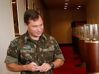 Mauro Cid fica em silêncio durante depoimento à PF