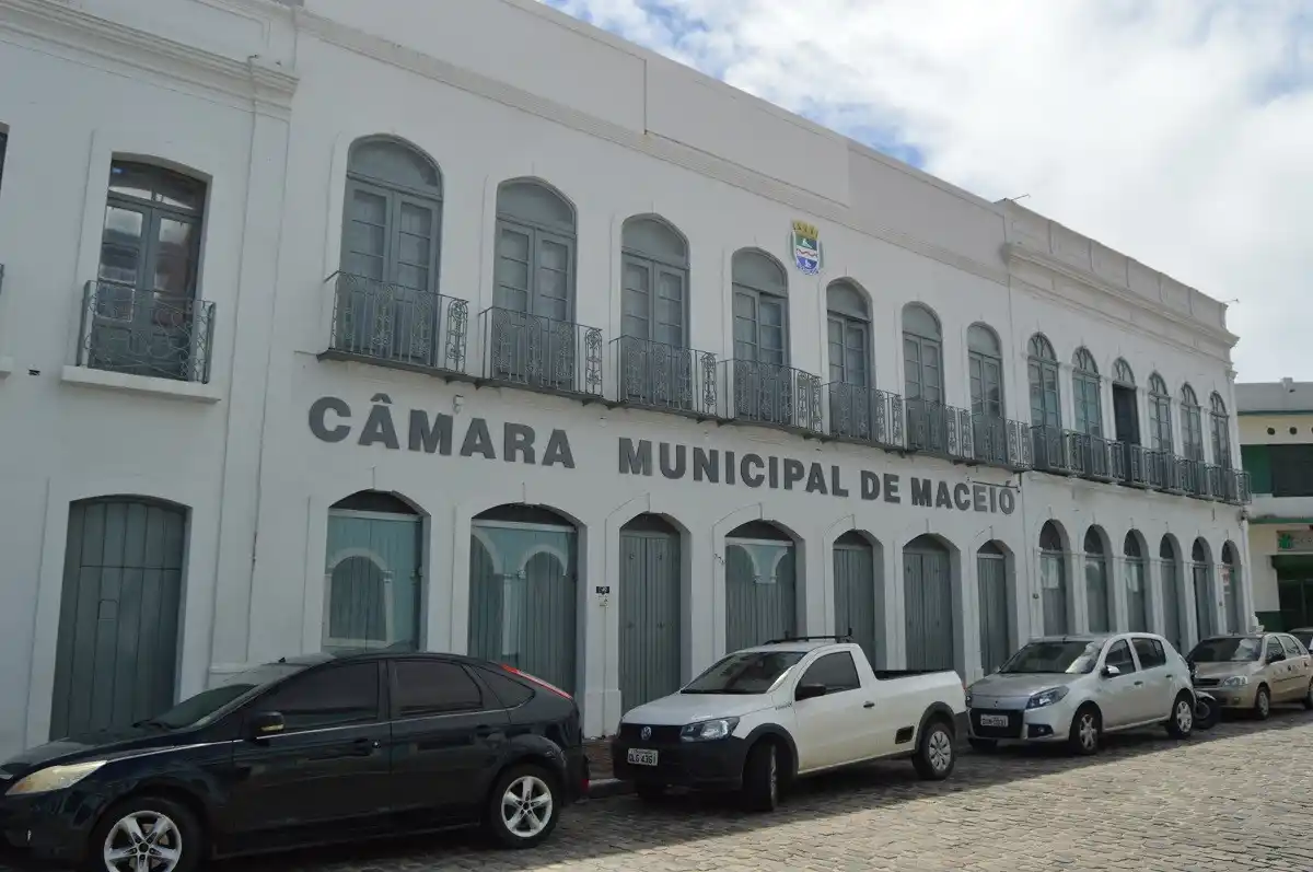 Concurso Câmara de Maceió AL tem cargos e salários definidos