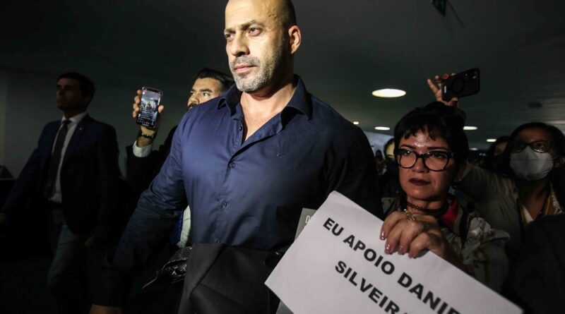 Alexandre de Moraes determina a execução imediata da pena de prisão de 07 anos imposta a Daniel Silveira