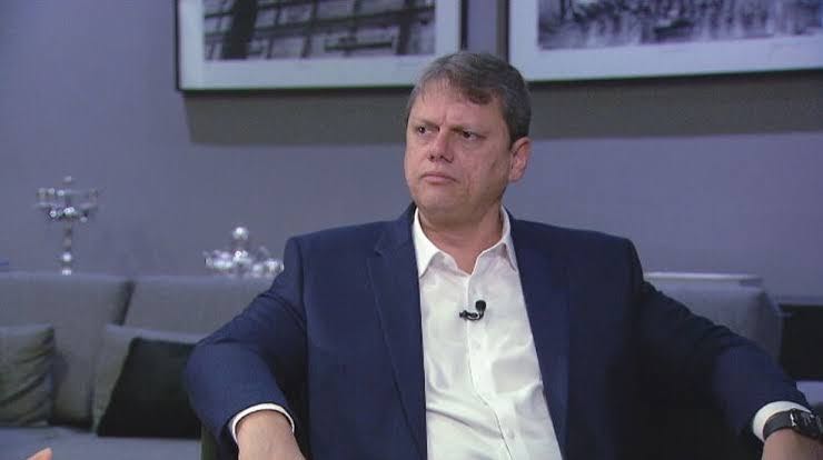 BRASIL: TARCÍSIO DÁ INVERTIDA EM JORNALISTA DA GLOBO QUE CRITICOU AGRISHOW POR RECEBER BOLSONARO