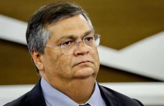 Sem votos, Dino diz que STF e governo vão regular internet na marra (veja o vídeo)