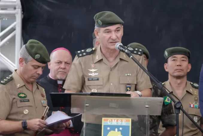 General Amaro é oficializado como novo ministro do GSI