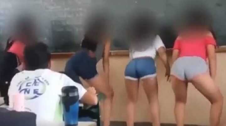 Na frente do professor, alunas dançam funk em sala de aula e causam polêmica (veja o vídeo)