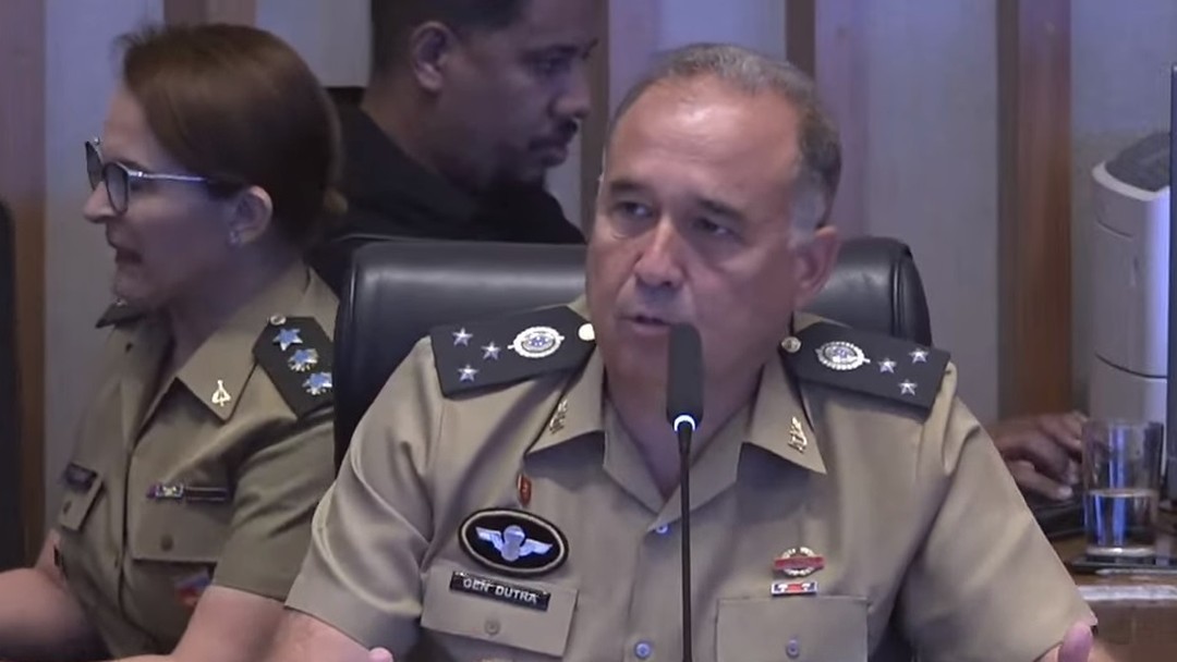 General Dutra diz que Exército obedeceu ordem do presidente para cercar acampamento e aguardar amanhecer e prender todo mundo