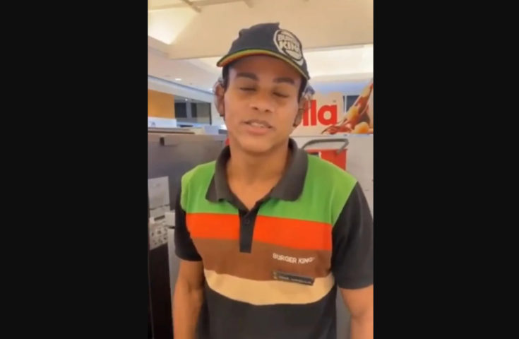 Proibido de ir ao banheiro, funcionário do Burguer King urina na roupa