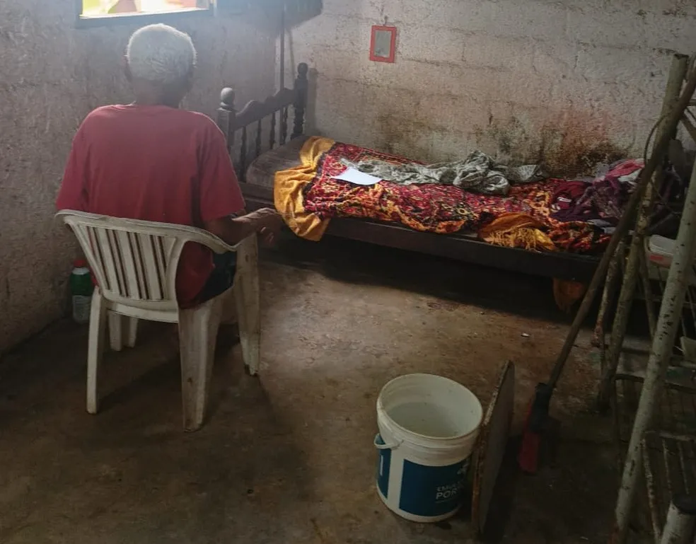 Idoso de 81 anos resgatado em situação de extrema vulnerabilidade é levado para abrigo em Maceió