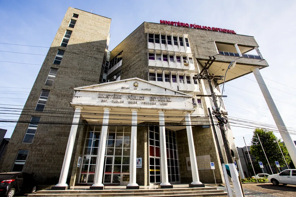 Servidor público é investigado por acumular cargos em mais de 10 municípios de Alagoas