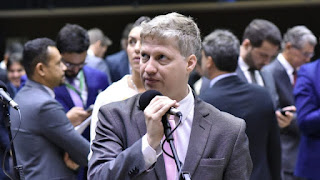 BRASIL: DEPUTADOS REÚNEM MAIS DE 400 MIL ASSINATURAS POR CPI QUE PODE COMPROMETER MINISTROS DO STF E DO TSE