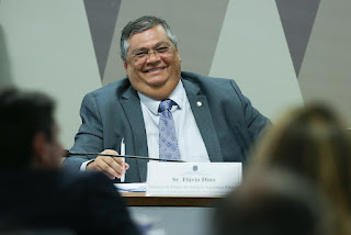 BRASIL: FLAVIO DINO DEBOCHA DE PARLAMENTARES NAS REDES SOCIAIS E AUMENTA MAL-ESTAR DO GOVERNO COM O CONGRESSO