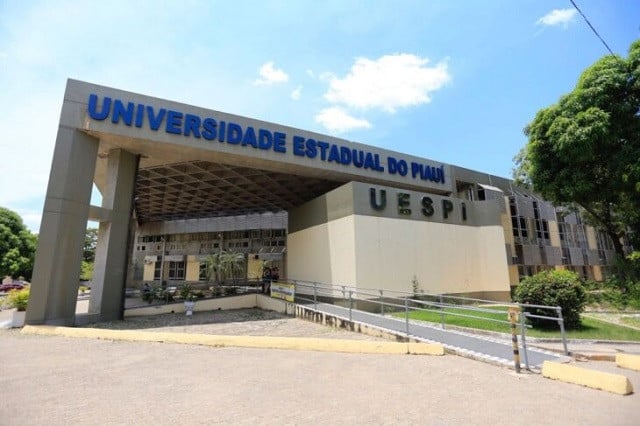 Uespi divulga editais com 160 vagas para técnicos e professores
