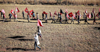 BRASIL: MST APROVEITA INVASÃO DE FAZENDA PARA VENDER PRODUTOS