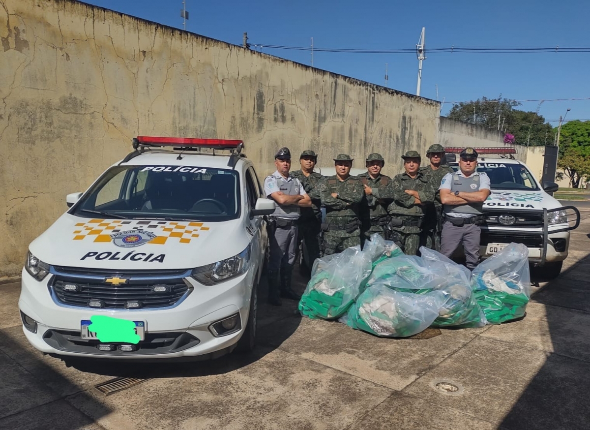POLÍCIA MILITAR AMBIENTAL E POLÍCIA RODOVIÁRIA APREENDE GRANDE QUANTIDADE DE DROGAS EM PENÁPOLIS