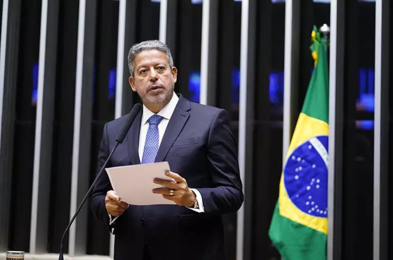 “Não tratei de Ministérios”, diz Lira após reunião com Lula
