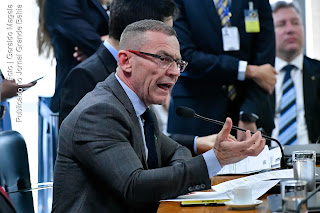 BRASIL: SENADOR PETISTA TENTA INTIMIDAR DEPOENTE E GERA TUMULTO EM CPMI