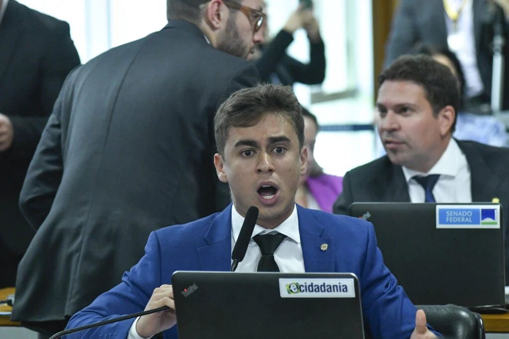 Nikolas quer convidar Lula para depor na CPMI do 8 de janeiro