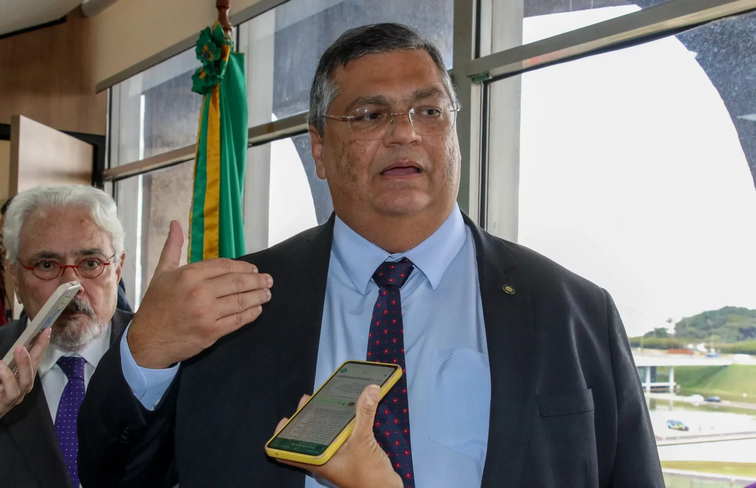 Dino afirma que não sabia de operação contra aliados de Lira