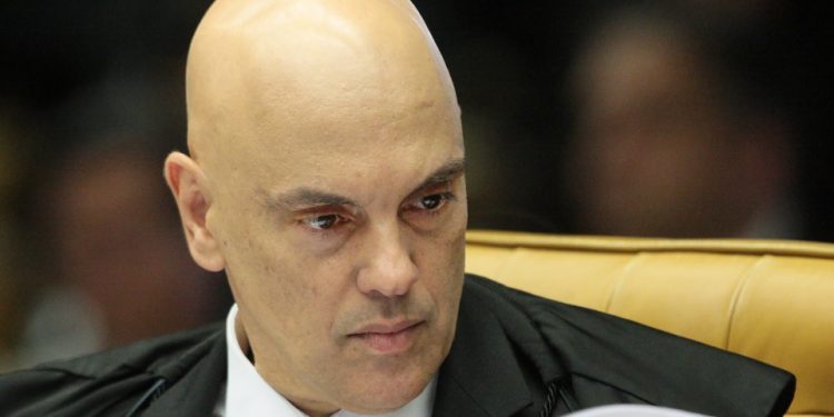 Alexandre de Moraes volta a defender regulação das redes sociais