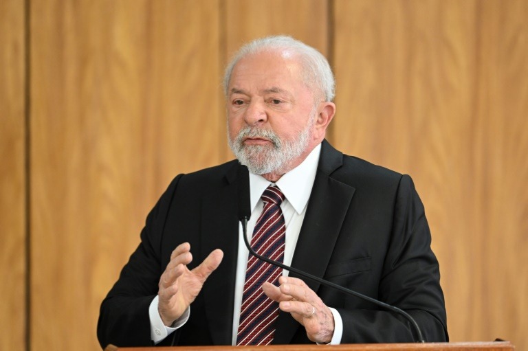 Revista Istoé chama Lula de Vigarista: “sempre foi”