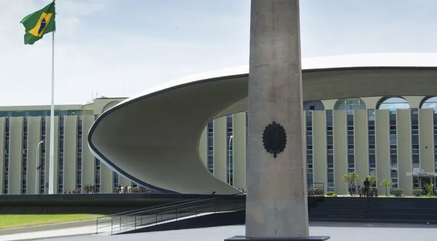 Comandante do exército barra nomeação de coronel após PF identificar mensagens ao ex-ajudante de ordens de Bolsonaro