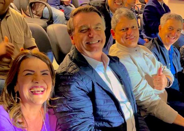 AGORA: Bolsonaro é OVACIONADO aos gritos de MITO por torcedores durante jogo do São Paulo no Morumbi; ASSISTA VÍDEO!