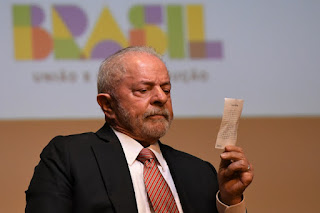BRASIL: LULA DÁ CHILIQUE SOBRE COMIDA E ACOMODAÇÕES PRESIDENCIAIS