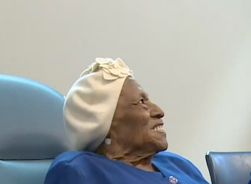 Aos 107 anos, idosa diz que segredo para longevidade está na Bíblia