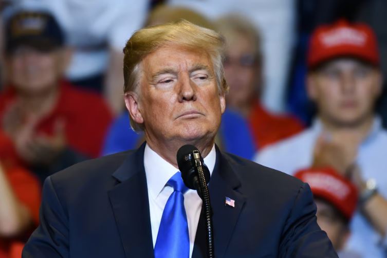 AGORA: Trump se apresenta à Justiça