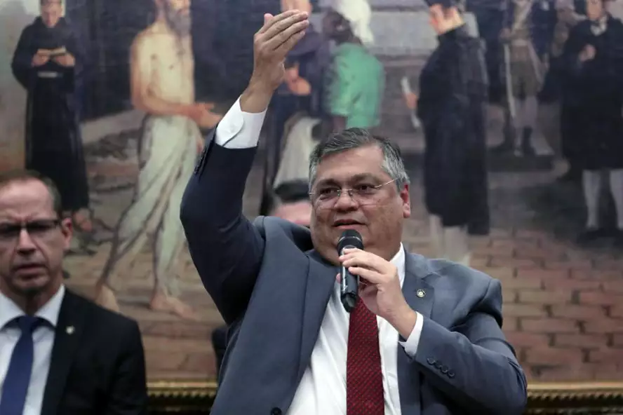 Críticas de Flávio Dino às urnas eletrônicas viralizam nas redes