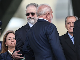 BRASIL: O EVENTO DETERMINANTE PARA A PERMANÊNCIA DE ARAS NA PGR COM AVAL DE LULA