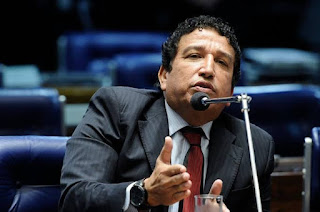 BRASIL: MAGNO MALTA ENFRENTA INTIMIDAÇÃO DE LULA E FAZ ALERTA SOBRE 8 DE JANEIRO