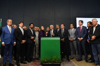 BRASIL: PREFEITOS SE VOLTAM CONTRA LULA, QUE 