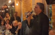 BRASIL: BOLSONARO É TIETADO POR APOIADORES EM CHURRASCARIA