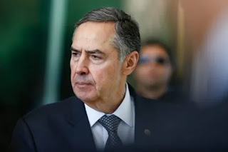 BRASIL: MINISTRO DO STF GERA PROTESTOS APÓS CONFESSAR ATUAÇÃO POLÍTICA