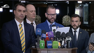 BRASIL: PARLAMENTARES ANUNCIAM PEDIDO DE IMPEACHMENT DE MINISTRO DO STF