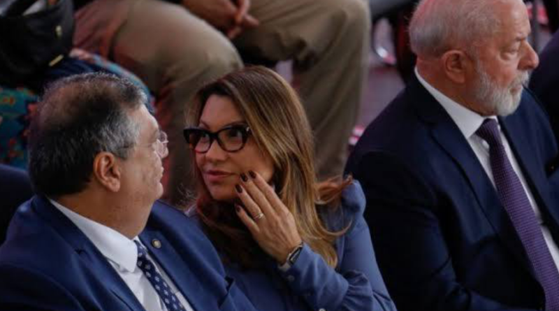 Em evento no Planalto, Janja reclama de barulho de convidados