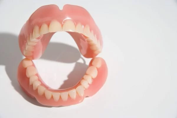 Cientistas desenvolvem medicamento que faz dentes voltarem a crescer
