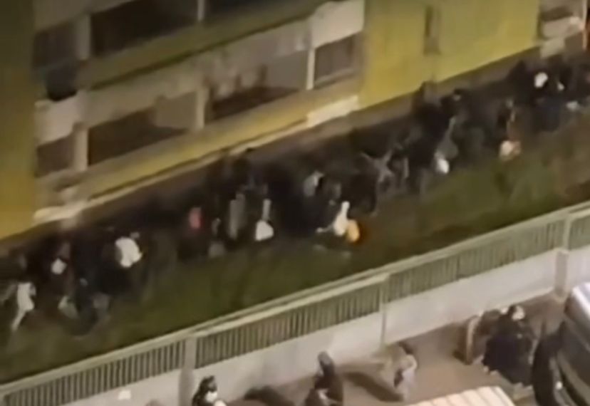 Vídeo: PRÉDIO abandonado há anos é INVADO por populares na REGIÃO METROPOLITANA DO RECIFE; ASSISTA