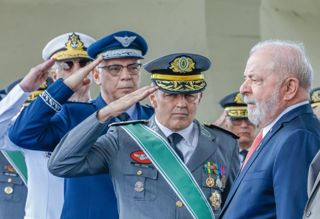 Lula despreza repercussão e quer fim das escolas cívico-militares
