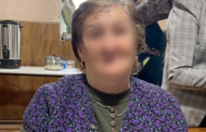 Filho expulsa mãe de casa por ter se convertido ao cristianismo