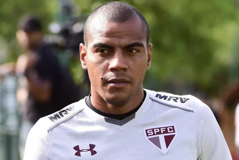 Ex-jogador do São Paulo e Botafogo é preso após agredir irmão com faca