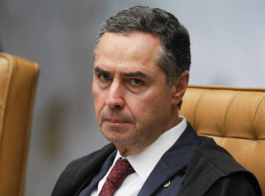 14 SENADORES E 63 DEPUTADOS PROTOCOLAM PEDIDO DE IMPEACHMENT DO MINISTRO BARROSO