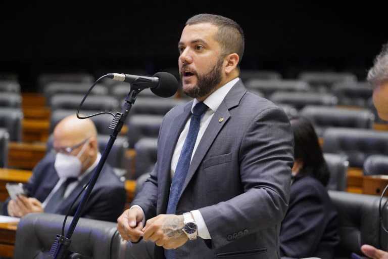 Recusar pedido de impeachment de Barroso é prevaricar, diz deputado da oposição