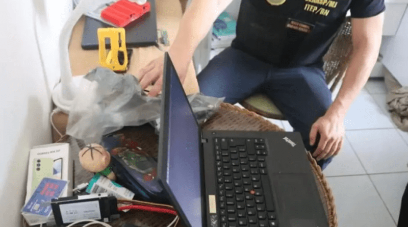 Adolescente de 14 anos é apreendido em Natal por aliciar e fazer jovens de escravas sexuais, forçando automutilação