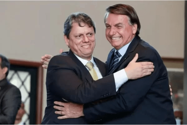 RECIPROCIDADE: Após Tarcísio prometer lealdade, Bolsonaro exalta obras de seu ex-ministro