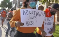Denominação progressista pede que igrejas ajudem as “pessoas grávidas” a fazer abortos