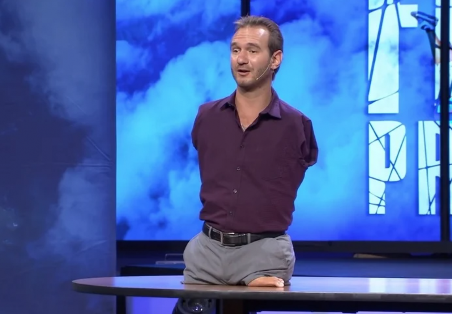 “Demônios estão rindo da nossa cara”, diz Nick Vujicic para cristãos dos EUA