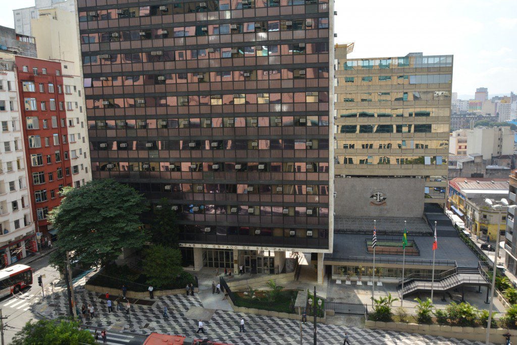 TCE SP assina contrato da banca do concurso de agente e auxiliar